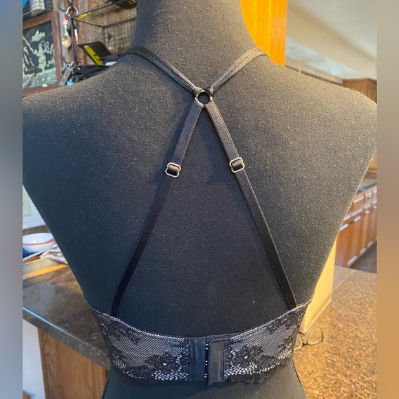 Victoria’s Secret high neck lace bra. Adjustable size Small. - Picture 5 of 6